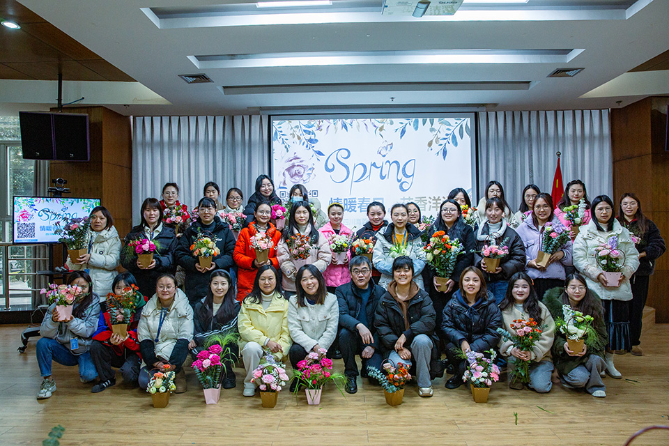 巾帼心向党·花香绽芳华|开云网页版开展庆“三八”妇女节暨主题党日活动